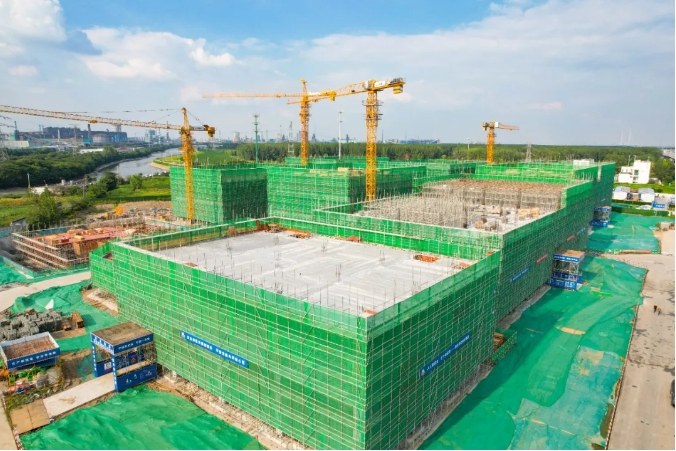 浦仪公路旁，，，，，竖起工业新地标