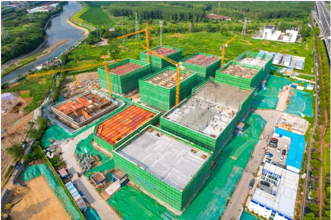 浦仪公路旁，，，，，竖起工业新地标